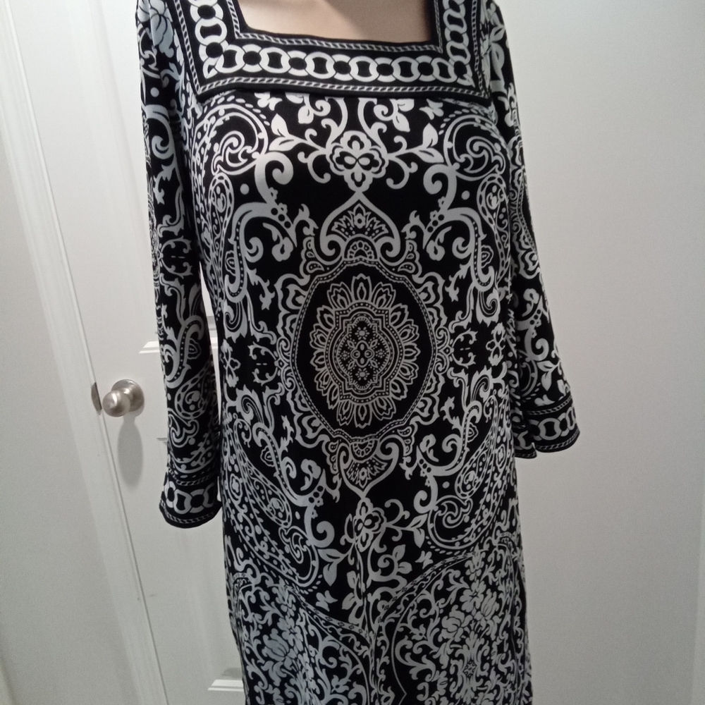 Loft XS Black and White Patterned Midi Dress